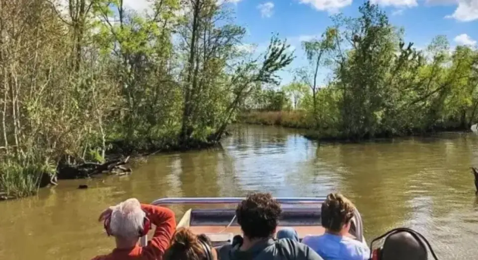 What to Wear and Bring on a Louisiana Swamp Tour